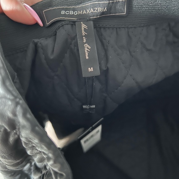 NWT BCBGmaxazria black faux leather quilted skirt size M - Picture 6 of 6